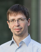 Dr.  Dominic Grün