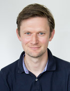 Dr.  Tim  Lämmermann
