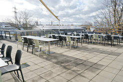 Terrasse der Mensa. Weitere Bilder in der Galerie.
